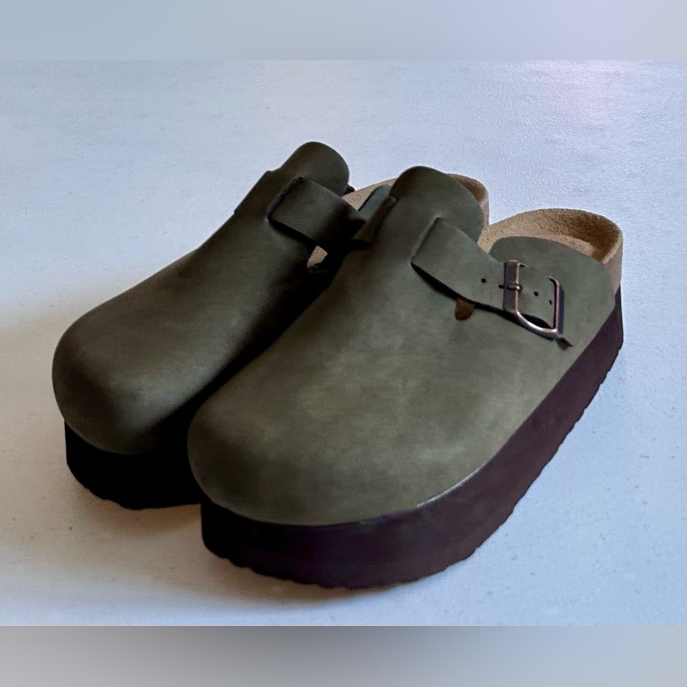 CUSHIONAIRE Loom Platform Clog Size 8.5W - Picture 3 of 12